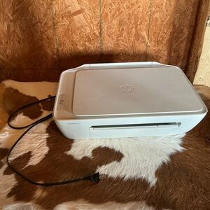 HP deskjet 2130 printer - prints in Colour, black & whites